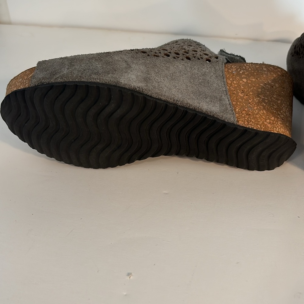 Platform Suede Shoe - Picture 4 of 7
